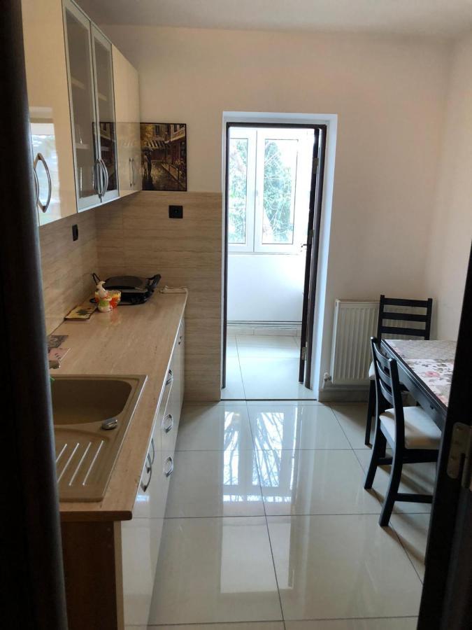 Page2 Apartament Targoviste Exterior photo